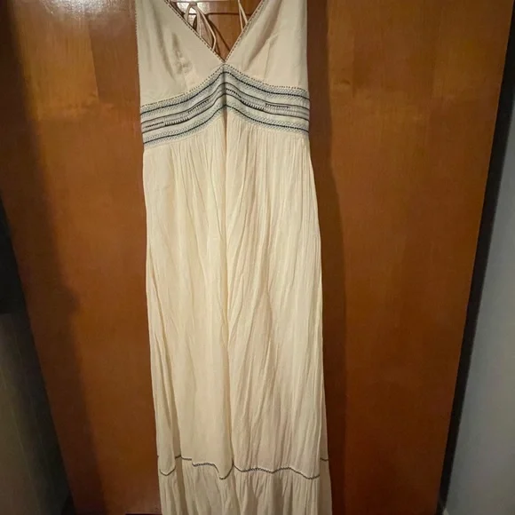 Another Tigerlily classic. Size 12. As new. - Picture 6 of 8